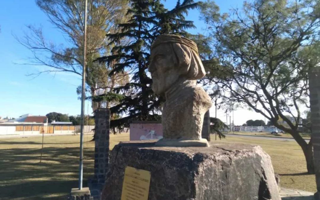 Plaza y Monumento a los Pueblos Originarios